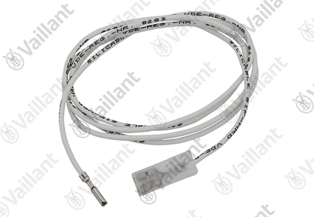 Vaillant Verbindungsleitung mit einem Stecker und einem Sensoranschluss, bestehend aus weißen Kabeln, die sich in einer Schlauchartwicklung befinden.